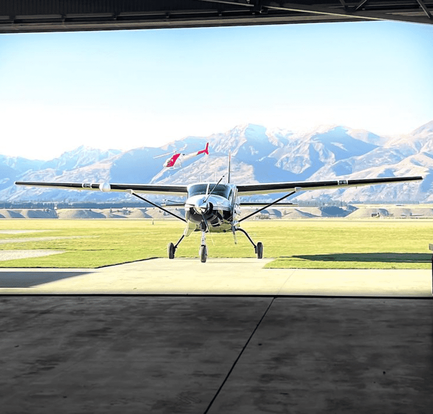 mountain sightseeing pilot