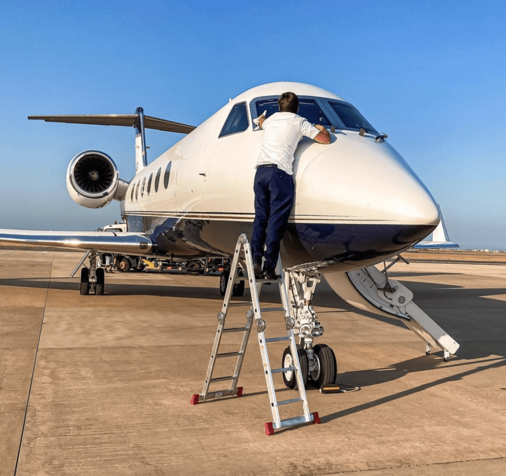 UAE Private Jet First Officer